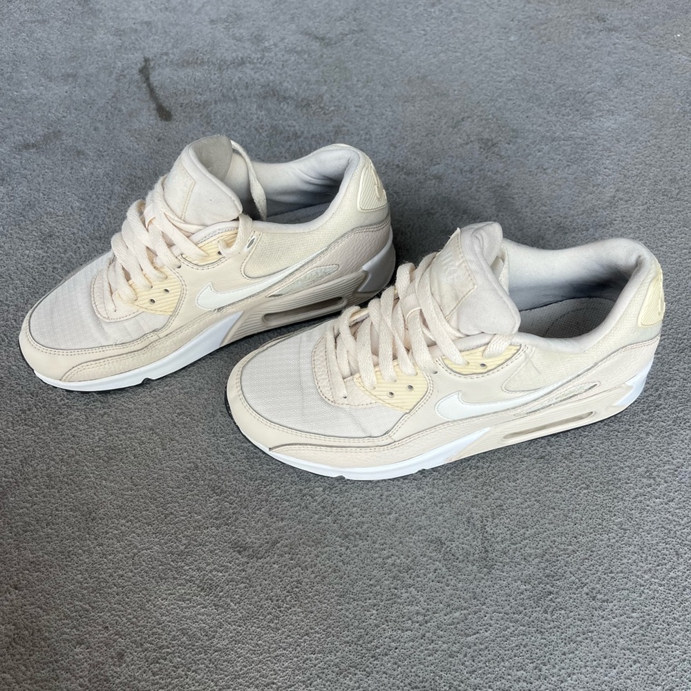 RARE cream and white Nike Airmax 90